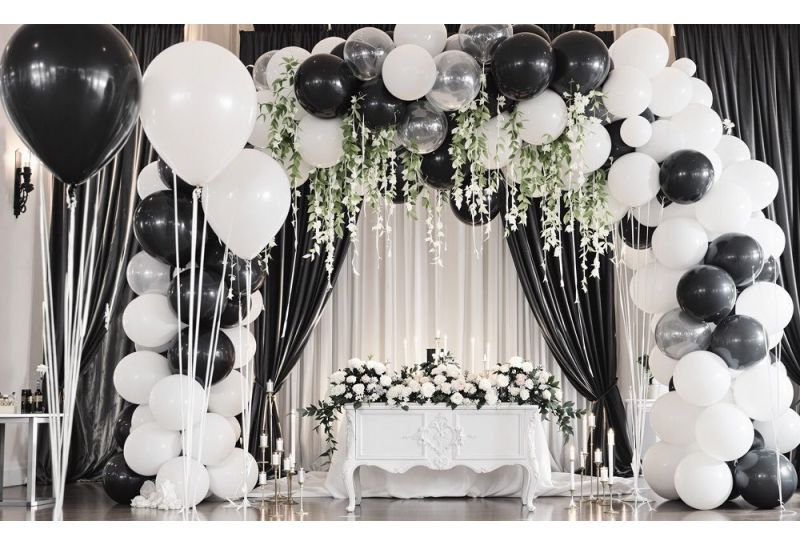 black and white wedding decor